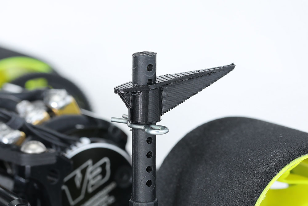 安定したダウンフォースを生み出すサポートパーツ登場！